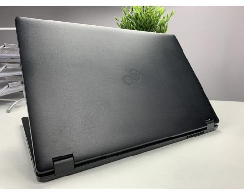 Laptop Fujitsu Fujitsu E558 - i5-8250U 8GB 256 GB FHD W10 Pro COA