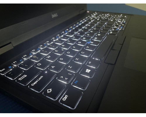 Laptop Dell Dell Latitude 5590 i5-7300u 8GB DDR4 256GB SSD INTEL FHD Windows 10 PRO